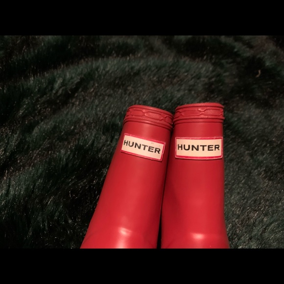 Hunter Toddler size 6 Red boots & Black Cold Weather Inserts (bought separate) - Picture 2 of 8